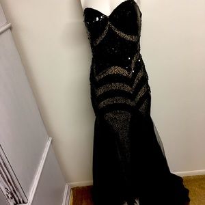 Gorgeous prom dress.